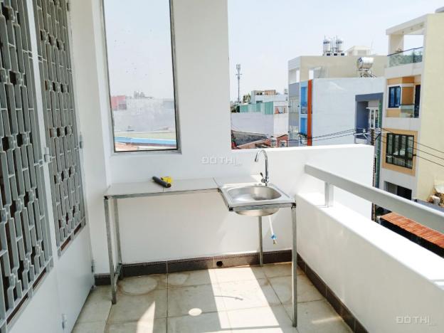 Phòng ban công 30m2, full nội thất, khóa thẻ từ giờ tự do Covid 19 giảm 1tr/3th