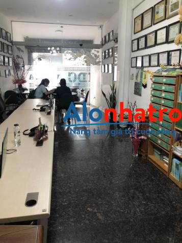 Bán nhà mặt phố Nguyễn Đình Chính - Hiện đang cho thuê 45 tr/tháng - Giá cả thương lượng