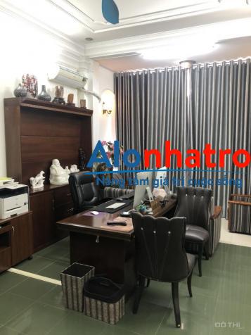 Bán nhà mặt phố Nguyễn Đình Chính - Hiện đang cho thuê 45 tr/tháng - Giá cả thương lượng