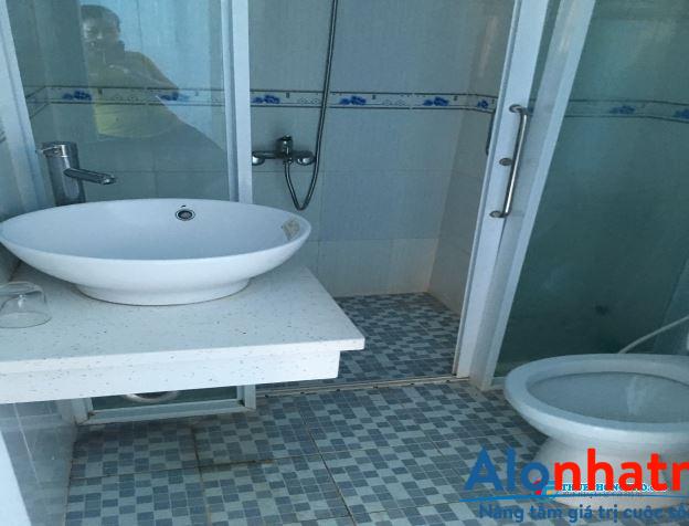 PHÒNG TRỌ RẤT ĐẸP, CÓ GÁC RỘNG  TỦ BẾP, CHẬU RỬA, WC RIÊNG, gần LOTTE quận 7