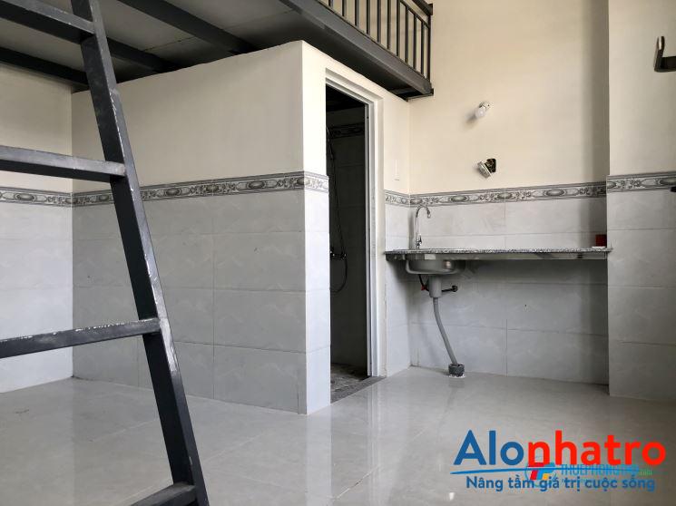 PHÒNG TRỌ RẤT ĐẸP: MÁY LẠNH + TỦ LẠNH, MÁY GIẶT, GÁC LỬNG + BẾP,.....GẦN AEON