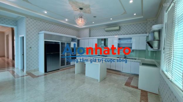 Biệt thự cho thuê mặt tiền Nguyễn Văn Hưởng, Thảo Điền, Quận 2. Diện tích: 500m2, giá tốt