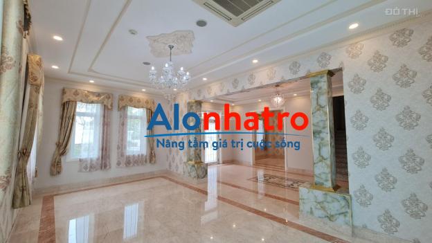Biệt thự cho thuê mặt tiền Nguyễn Văn Hưởng, Thảo Điền, Quận 2. Diện tích: 500m2, giá tốt
