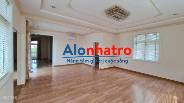 Biệt thự cho thuê mặt tiền Nguyễn Văn Hưởng, Thảo Điền, Quận 2. Diện tích: 500m2, giá tốt