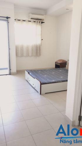 Cho thuê phòng đẹp , full nội thất , ban công gần đại học văn lang