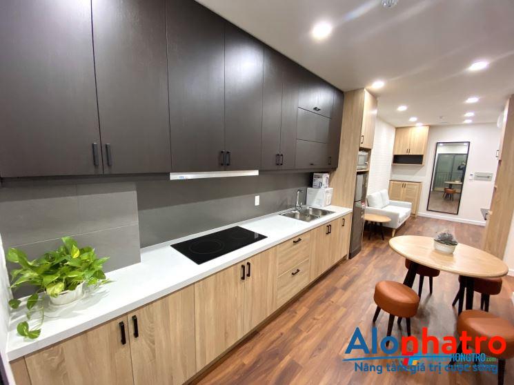 Căn hộ nội thất cao cấp, 2 phòng ngủ, ban công lộng gió, phòng ngủ tách bếp khu trung tâm - Quận 3