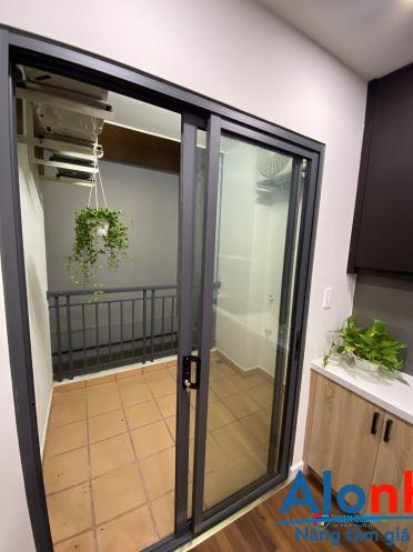 Căn hộ nội thất cao cấp, 2 phòng ngủ, ban công lộng gió, phòng ngủ tách bếp khu trung tâm - Quận 3