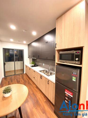 Căn hộ sang trọng 1 phòng ngủ tách bếp, có ban công lộng gió, ở khu trung tâm thành phố - Quận 3