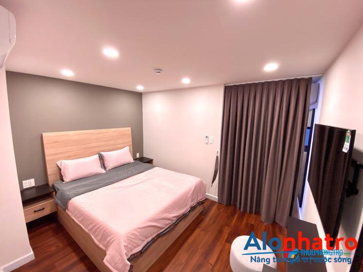 Căn hộ sang trọng 1 phòng ngủ tách bếp, có ban công lộng gió, ở khu trung tâm thành phố - Quận 3