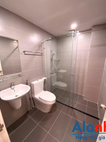 Căn hộ sang trọng 1 phòng ngủ tách bếp, có ban công lộng gió, ở khu trung tâm thành phố - Quận 3