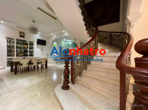 Cho thuê biệt thự hồ bơi sân vườn 600m2, giá 80tr/ tháng