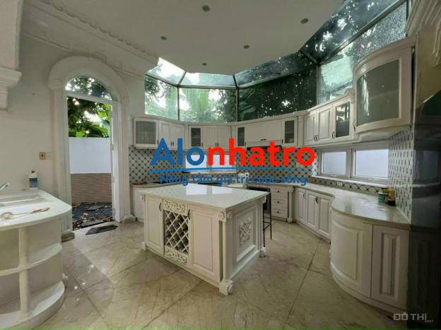 Cho thuê biệt thự hồ bơi sân vườn 600m2, giá 80tr/ tháng