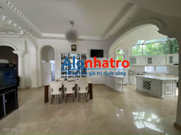 Cho thuê biệt thự hồ bơi sân vườn 600m2, giá 80tr/ tháng