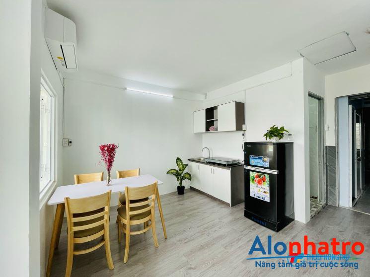 Cho thuê căn hộ Penthouse 1PN, 1PK ban công siêu vip mặt tiền đường lớn Phan Đình Phùng ,Phú Nhuận