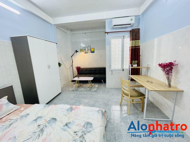 Cho thuê căn hộ Penthouse 1PN, 1PK ban công siêu vip mặt tiền đường lớn Phan Đình Phùng ,Phú Nhuận