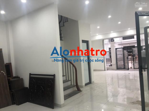 Cho thuê nhà biệt thự khu chia lô đường Võ Chí Công. Diện tích 70m2x5 tầng lô góc 3 mặt thoáng, mặt