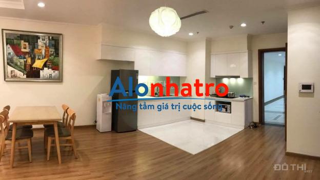 Cho thuê căn hộ 3 phòng ngủ, đủ đồ Vinhomes Nguyễn Chí Thanh, ban công đông nam