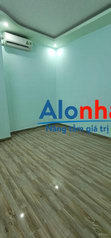Cho thuê nguyên nhà 4 tầng ngõ chợ hàng, gần đường Hồ Sen mới.