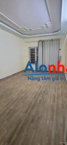 Cho thuê nguyên nhà 4 tầng ngõ chợ hàng, gần đường Hồ Sen mới.