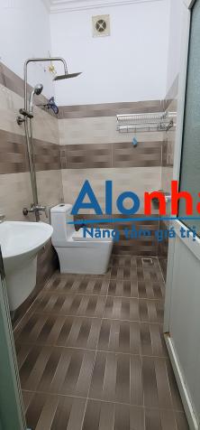 Cho thuê nguyên nhà 4 tầng ngõ chợ hàng, gần đường Hồ Sen mới.