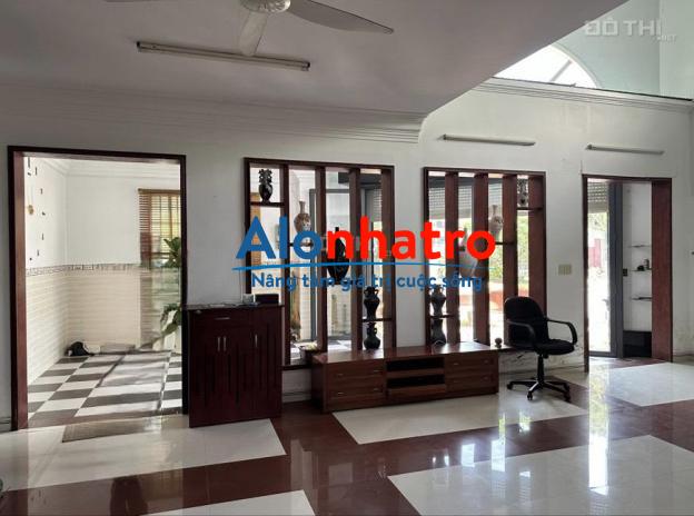 Cho thuê nhà 1 trệt 1 lững 2 lầu mặt tiền đường phạm ngọc thạch, ninh kiều, cần thơ, DTSD: 600 m2