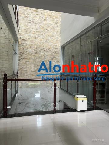 Cho thuê nhà 1 trệt 1 lững 2 lầu mặt tiền đường phạm ngọc thạch, ninh kiều, cần thơ, DTSD: 600 m2