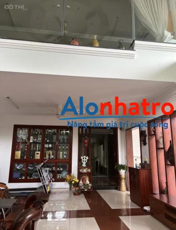 Cho thuê nhà 1 trệt 1 lững 2 lầu mặt tiền đường phạm ngọc thạch, ninh kiều, cần thơ, DTSD: 600 m2