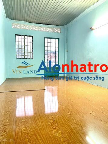 Cho thuê nhà 2PN có sân trồng rau nuôi gà gần chợ cổng 10 Long Bình