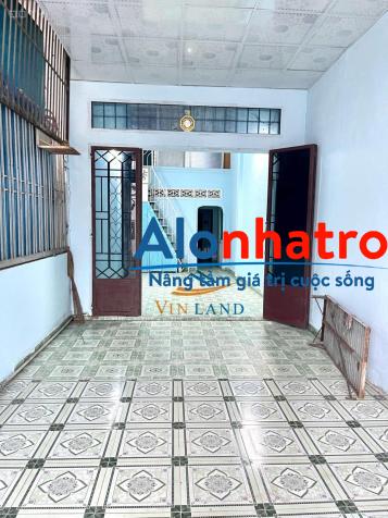 Cho thuê nhà 2PN có sân trồng rau nuôi gà gần chợ cổng 10 Long Bình