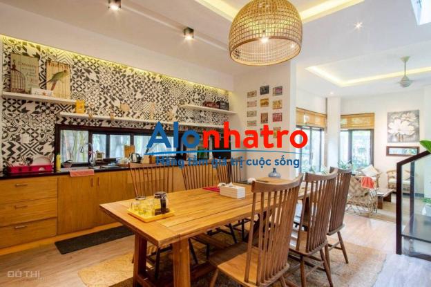 Cho thuê nhà đẹp sân vườn MT Lý Văn Tố ngay biển Phạm Văn Đồng