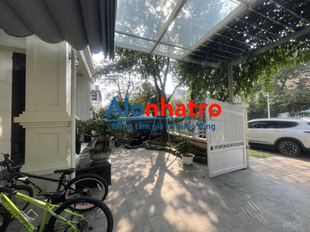 Chính chủ cho thuê biệt thự đơn lập căn góc Anh Đào nằm trong Khu đô thị Vinhomes Riverside