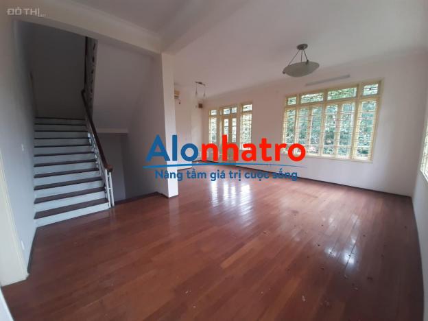 Cho thuê nhà biệt thự khu Trung Hòa Nhân Chính (Mặt Hoàng Đạo Thúy), lô góc 250m2, mặt tiền 15m