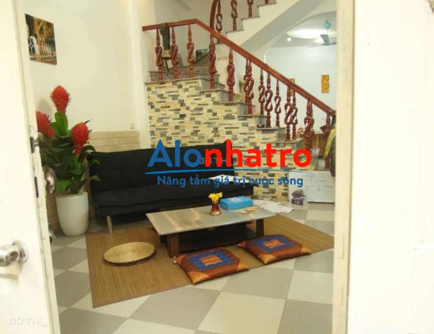 Cho thuê nhà Lạc long quân, có sân nhỏ 55m2 x 3,5 tầng ở và bán hàng online