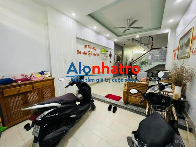 Cho Thuê nhà Cách 2 căn ra mặt tiền Hoàng Hoa Thám, Bình Thạnh