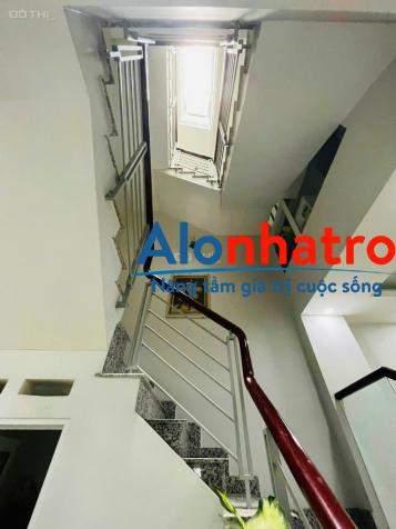 Cho Thuê nhà Cách 2 căn ra mặt tiền Hoàng Hoa Thám, Bình Thạnh