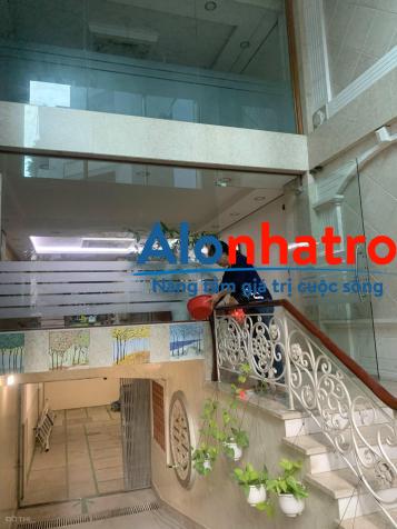 Cho thuê nhà có hầm gần chợ Bến Thành - có hệ thống PCCC - trống suốt