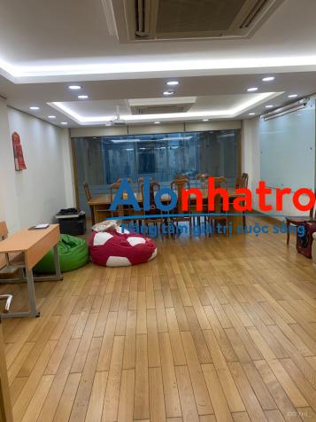 Cho thuê nhà có hầm gần chợ Bến Thành - có hệ thống PCCC - trống suốt