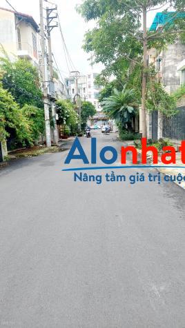 Cho thuê nhà nguyên căn hẻm xe hơi đường Ba Vì, Quận Tân Bình