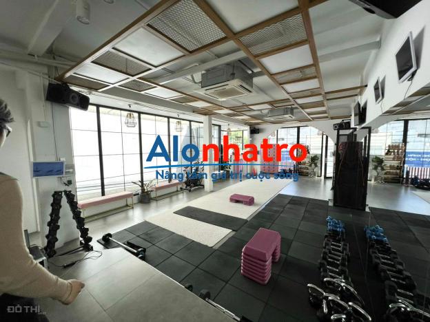 Cho thuê nhà 400/10 Lê Văn Sỹ, Quận 3 ngang 9m trống suốt