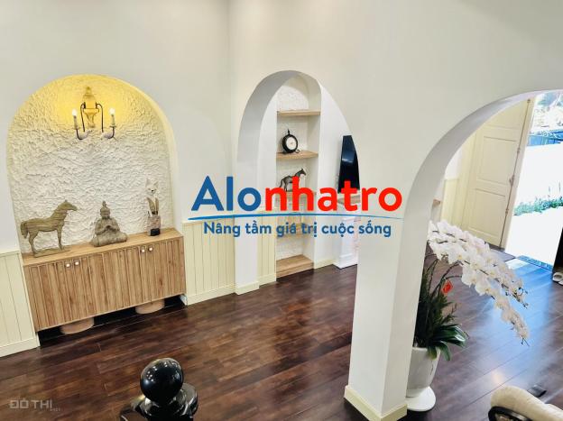 Cho thuê BT Phú Mỹ Hưng - Q7, nhà 4 phòng ngủ, nội thất hiện đại. E Duyên 0367 078 317