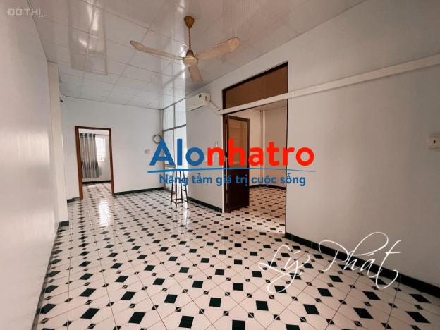 Cho thuê nhà 1 trệt 2 lầu mặt tiền ngang 7m đường 30/4, ninh kiều, cần thơ, nhà kế nhà sách fahasa