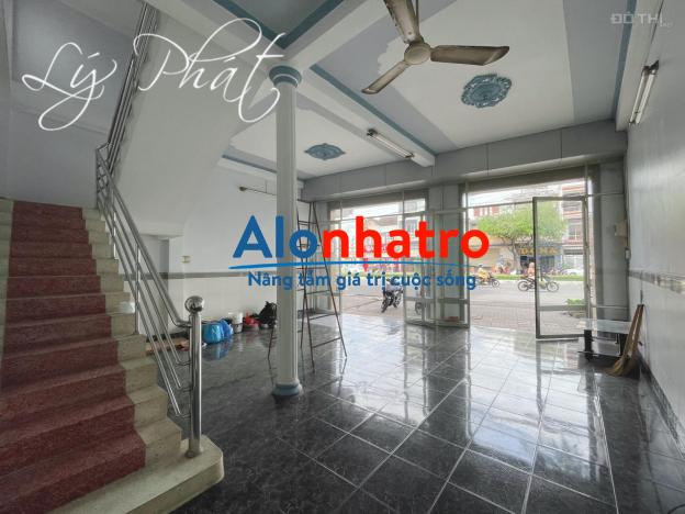 Cho thuê nhà 1 trệt 2 lầu mặt tiền ngang 7m đường 30/4, ninh kiều, cần thơ, nhà kế nhà sách fahasa