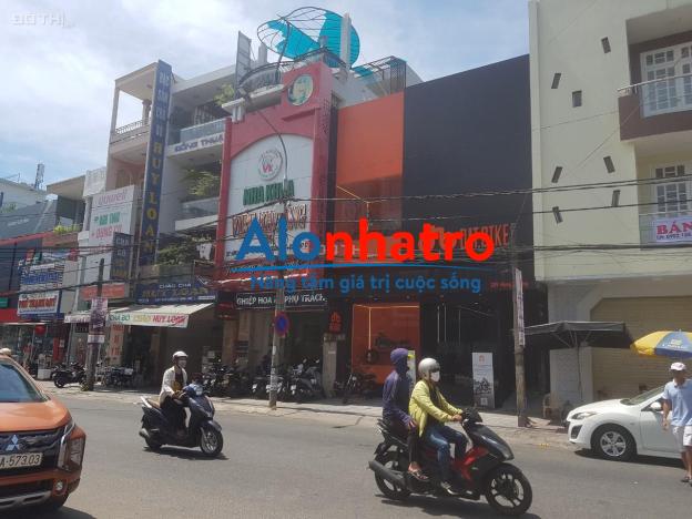 Bán nhà 3 tầng, mặt tiền đường Hùng Vương, Cách chợ Cồn 30m, Vị trí rất đẹp.