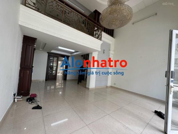 Bán nhà phố Hưng Gia - Phú Mỹ Hưng Quận 7. Giá tốt hợp đồng thuê ổn định