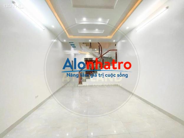 Cho thuê nguyên nhà 3 tầng trong ngõ Phố Lạch Tray (gần ĐH Hàng Hải) sạch sẽ. LH: 0989.099.526.