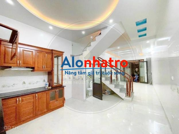 Cho thuê nguyên nhà 3 tầng trong ngõ Phố Lạch Tray (gần ĐH Hàng Hải) sạch sẽ. LH: 0989.099.526.