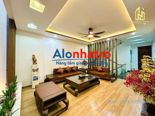 Cho thuê nhà đẹp 4 Tầng diện tích rộng ở Chợ Hàng, Lê Chân - ô tô vào nhà.