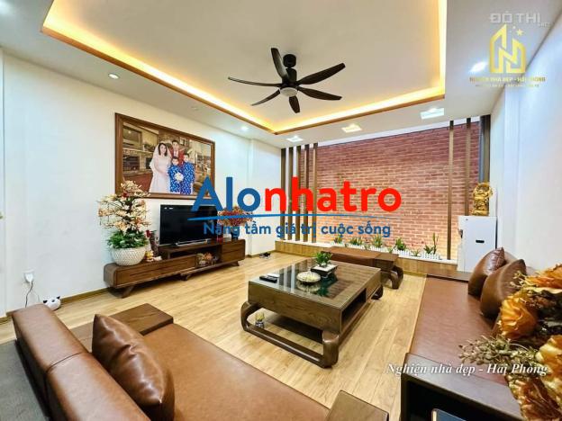 Cho thuê nhà đẹp 4 Tầng diện tích rộng ở Chợ Hàng, Lê Chân - ô tô vào nhà.