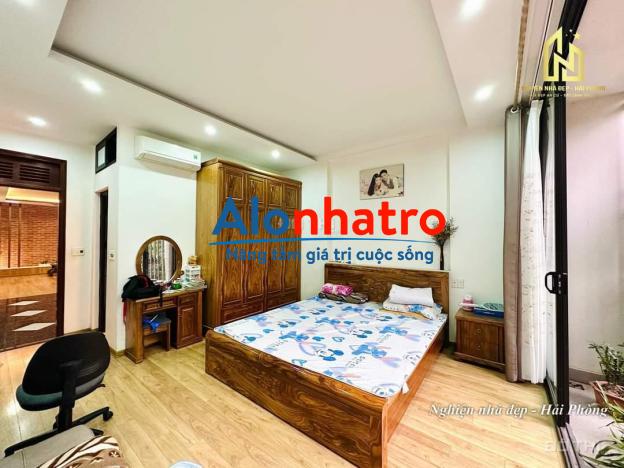Cho thuê nhà đẹp 4 Tầng diện tích rộng ở Chợ Hàng, Lê Chân - ô tô vào nhà.