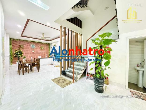 Cho thuê nhà đẹp 4 Tầng diện tích rộng ở Chợ Hàng, Lê Chân - ô tô vào nhà.
